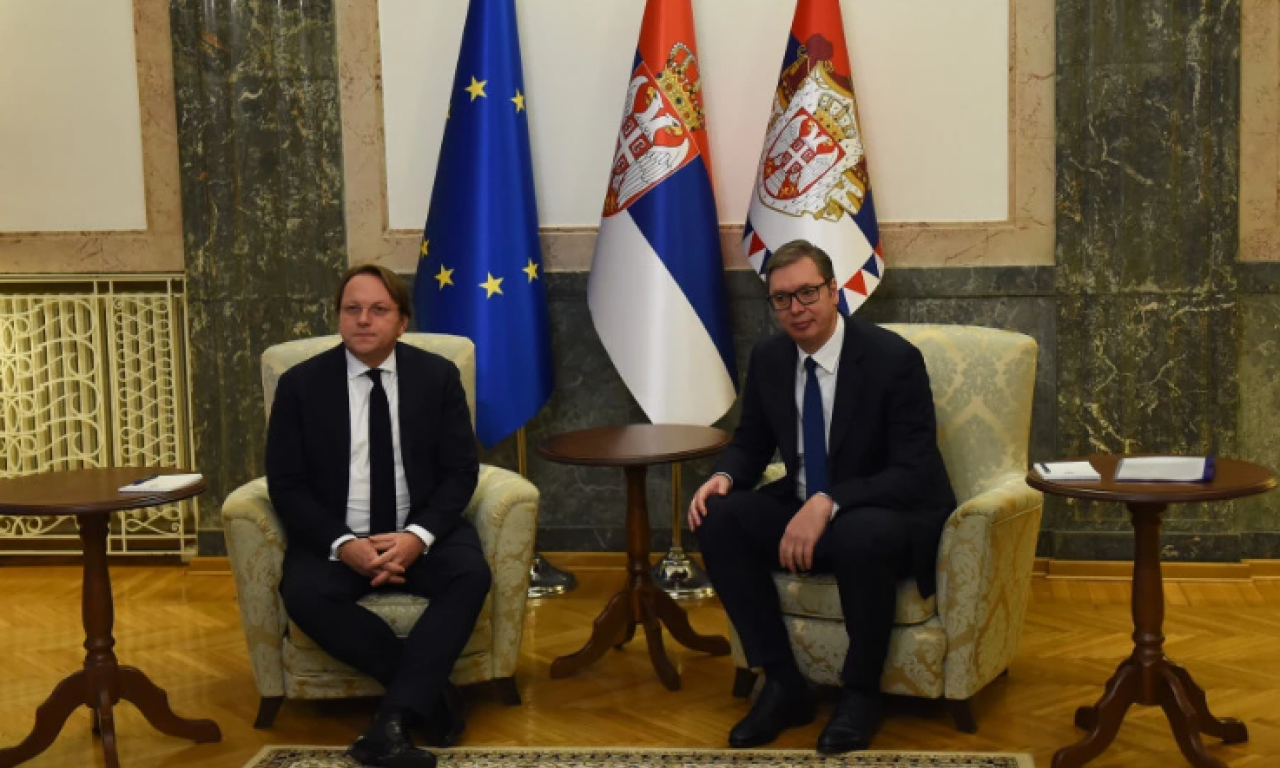 VUČIĆ se sastao sa Varheljijem u BRISELU! Evo koji sastanci slede