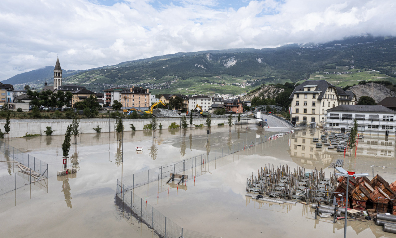 Pogledajte JEZIVE SCENE! Nevreme u Švajcarskoj i Italiji izazvalo POPLAVE I KLIZIŠTA, POGINULE najmanje 4 osobe (FOTO)