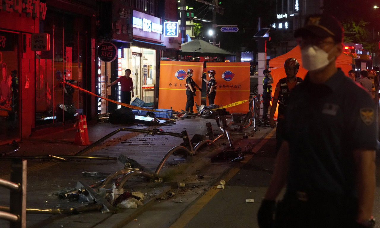 Pogledajte POTRESNE SCENE iz Seula! Automobil uleteo među PEŠAKE, najmanje devetoro POGINULO, četvoro povređeno (FOTO)