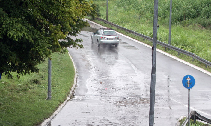 U OVOM NASELJU U BEOGRADU TEČE "REKA BLATA": Evo šta BEOGRAĐANI javljaju o POPLAVAMA (VIDEO)