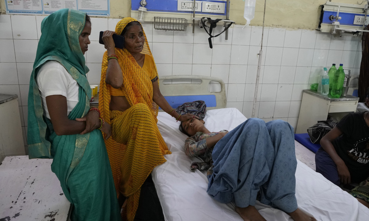 Otišli da dodirnu noge verskog propovednika pa izginuli: U STAMPEDU u Indiji nastradala najmanje 121 osoba