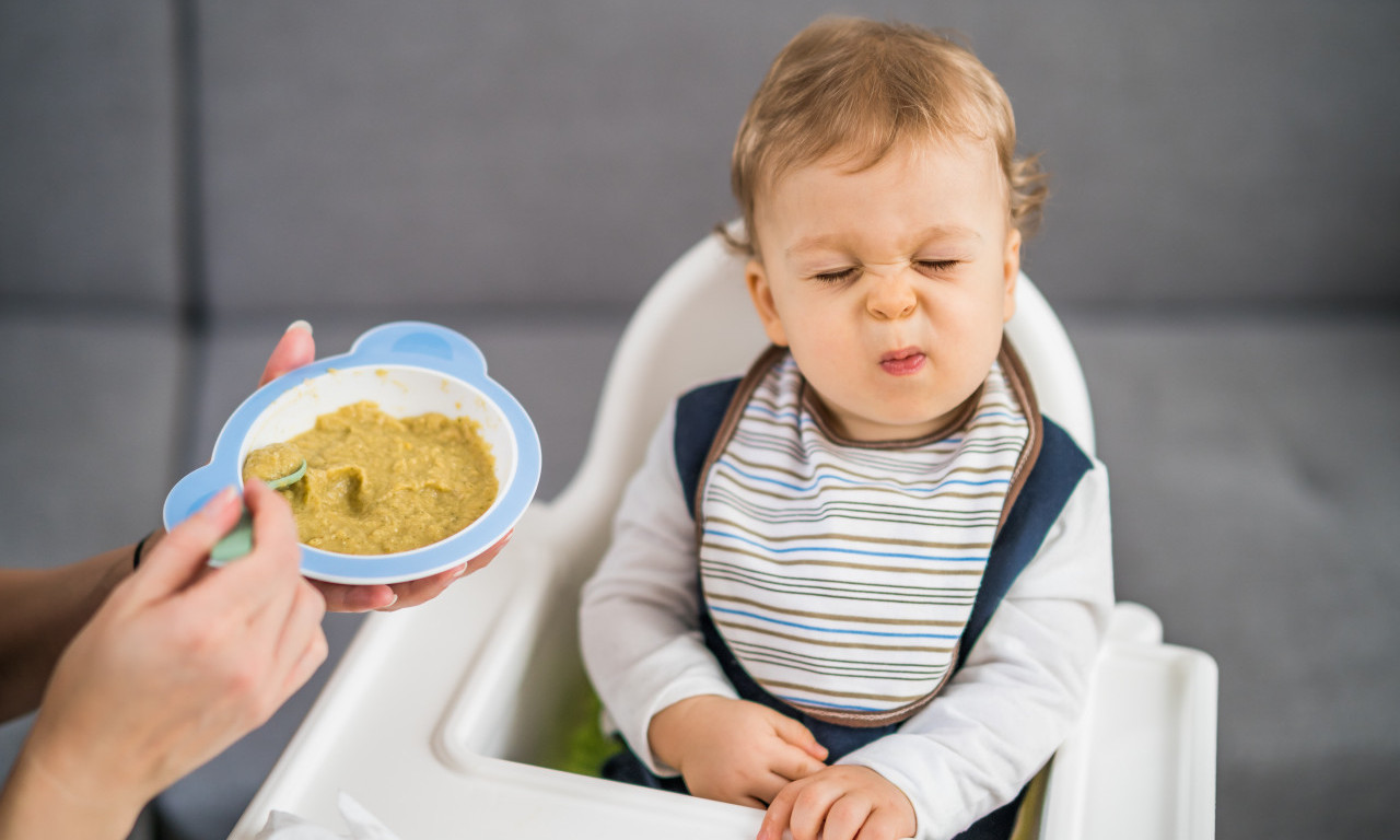 Hrvati ponovo POVLAČE sa tržišta HRANU ZA BEBE! U KAŠICAMA primećeno prisustvo aflatoksina!