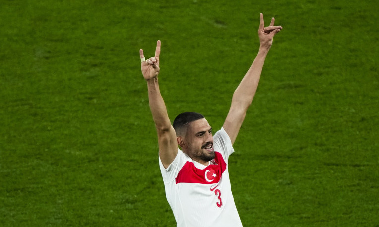 SPREMA SE ŽESTOKA kazna! UEFA pokrenula ISTRAGU protiv TURSKOG FUDBALERA zbog SKANDALOZNOG načina proslave GOLA (FOTO)