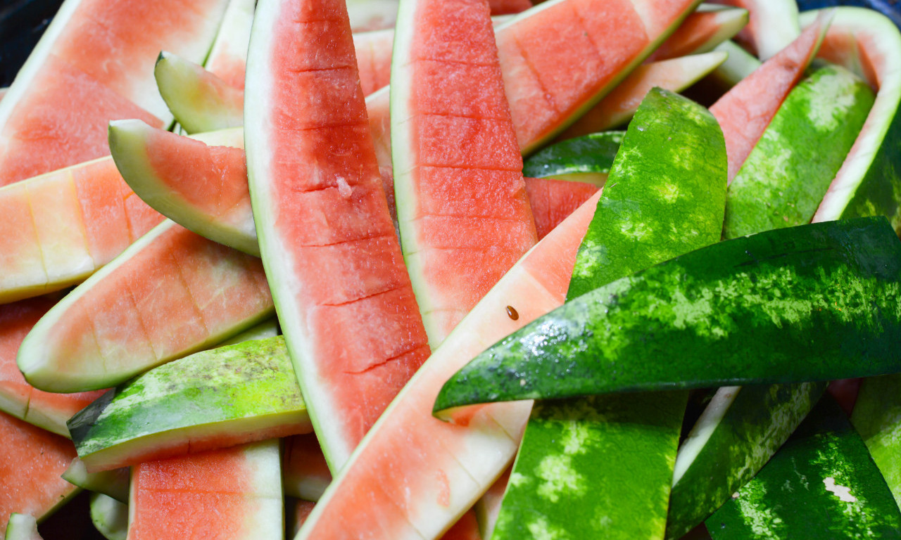 Mnogi ne znaju da je kora lubenice važna za zdravlje! Nikako je ne bacajte, jer REŠAVA OVE TEKOBE