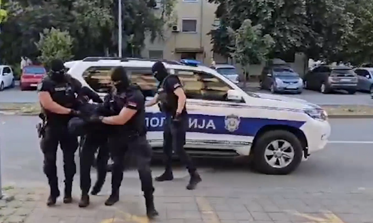 FILMSKA AKCIJA POLICIJE! SRBIN i još četvorica iz mora izvukli POLA TONE KOKAINA umesto ribe (VIDEO)