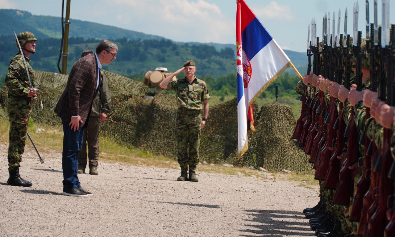 PREDSEDNIK VUČIĆ ČESTITAO VELIKI JUBILEJ "Vi čuvate bezbednost Srbije i njene građane"