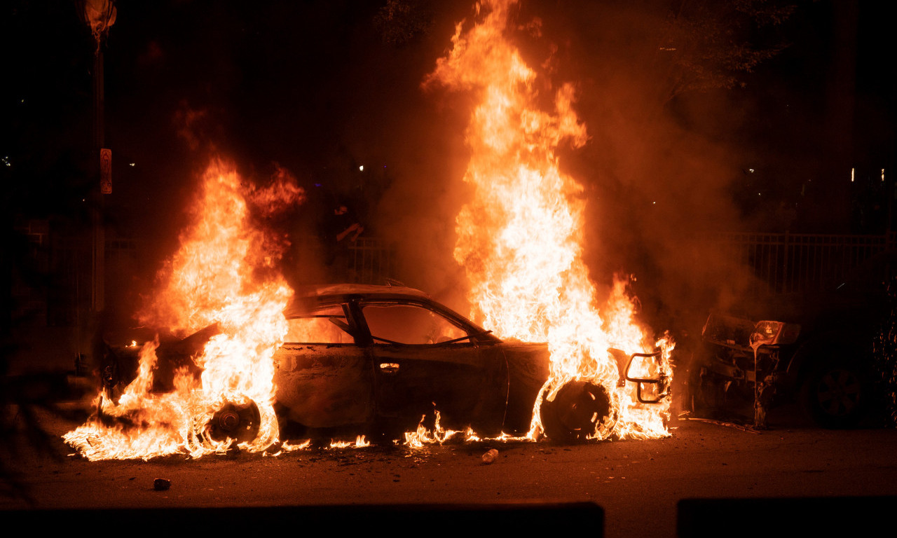 VOZAČ ŽIV IZGOREO! Automobil sleteo sa puta i zapalio se, strašna tragedija