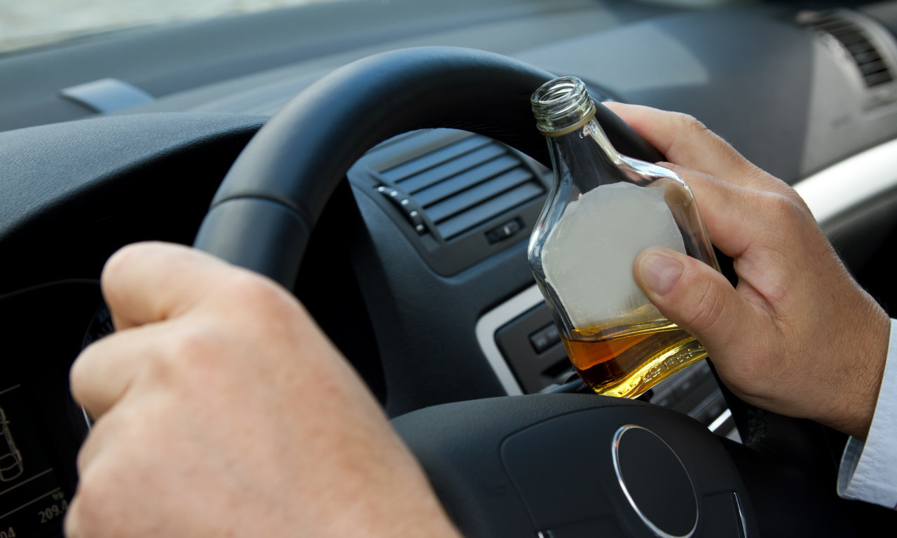 MUP APELUJE! "NE RIZIKUJ ŽIVOT, VOZI TREZAN": Od početka godine čak 25.000 vozača  SANKCIONISANO zbog ALKOHOLA