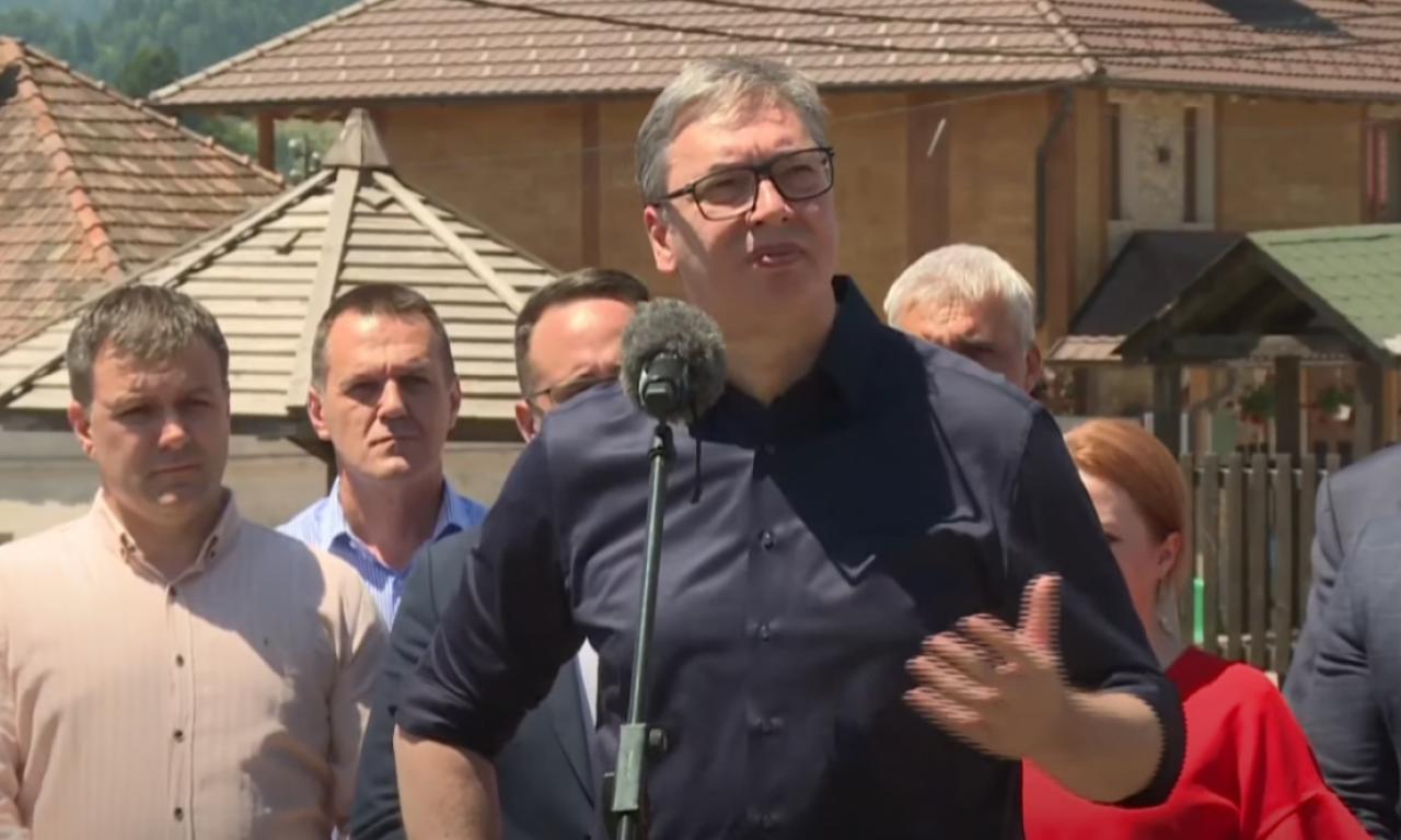 VUČIĆ obišao put Studenica - Rudno i novi most: Država uložila oko 6 miliona evra!