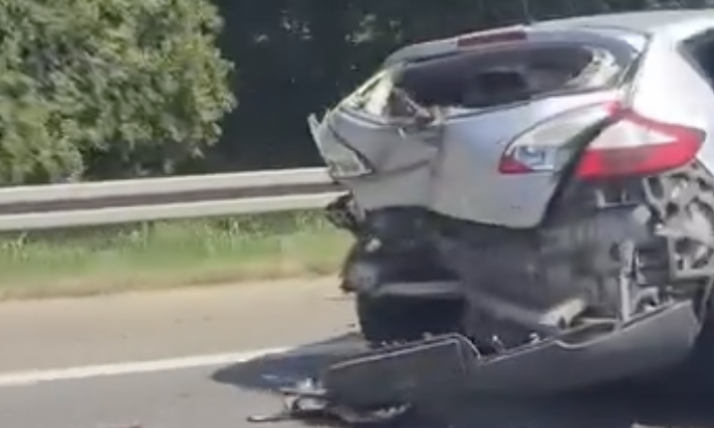 Oprez ako idete AUTO-PUTEM KA BEOGRADSKOM AERODROMU! Težak SUDAR tri automobila napravio KOLAPS (FOTO)