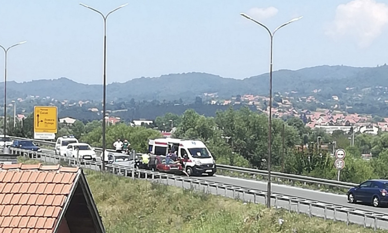 ŽESTOK SUDAR na obilaznici oko POŽEGE! Lekari na licu mesta ukazuju POMOĆ jednoj osobi  (FOTO)