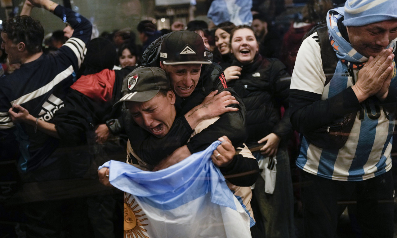 TRAGEDIJA! Poginuo NAVIJAČ Argentine! Upornost da vidi svoj klub sa NEKOLIKO METARA visine ga koštala života