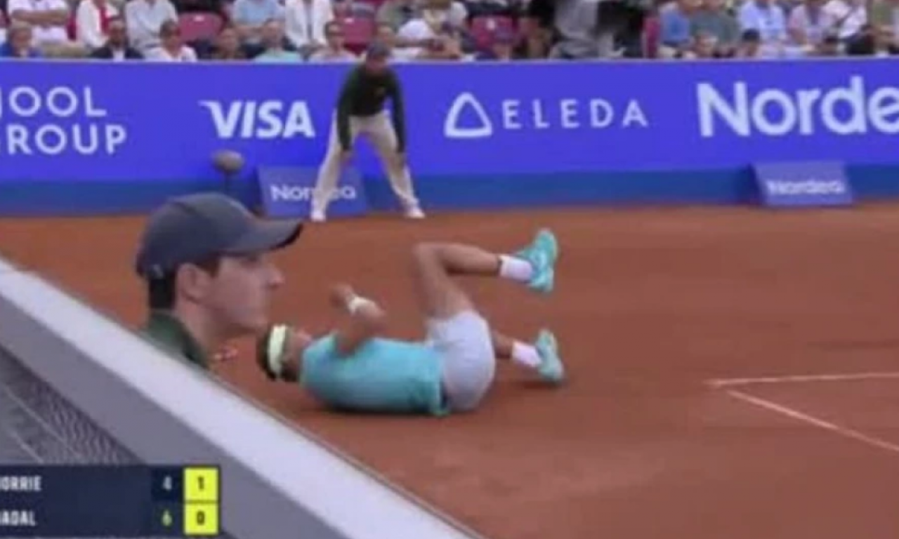 Rafael Nadal uplašio navijače: Bacio se na zemlju za lopticom, a onda tražio medicinsku pomoć!