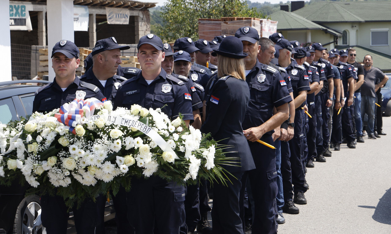 U LOZNICI MUK! Dačić sa pripadnicima MUP-a na SAHRANI UBIJENOG POLICAJCA, reči Nikoline SESTRE razaraju dušu (FOTO)