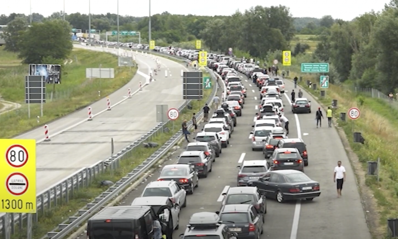 GUŽVE NA GRANICAMA zbog SMENE TURISTA! Trebaće vam strpljenja poslednjeg vikenda u julu, evo kakvo je STANJE NA PUTEVIMA