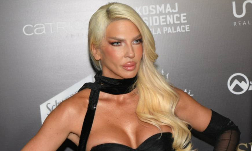 Jelena Karleuša ZAPROŠENA na nastupu u Budvi: Ostala ZAPANJENA kada je čula koliko godina ima dečko (FOTO)