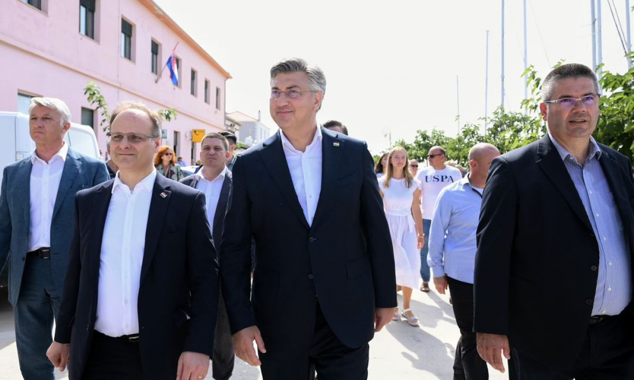 Plenković dobio IZMET u kutijici! HRVATSKI PREMIJER srdačno dočekan na Dugom Otoku, ali ovo NIKO NIJE OČEKIVAO