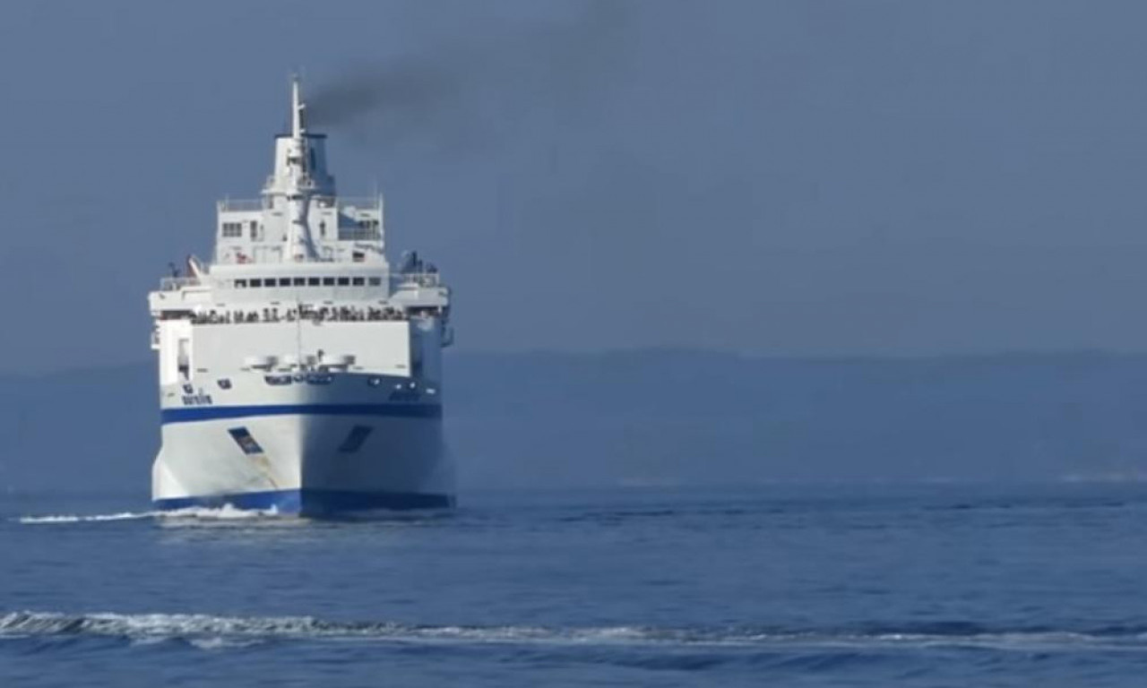 DRAMA na Jadranskom moru: Pokvario se trajekt, u brodu 340 putnika, NE MIČE SE!