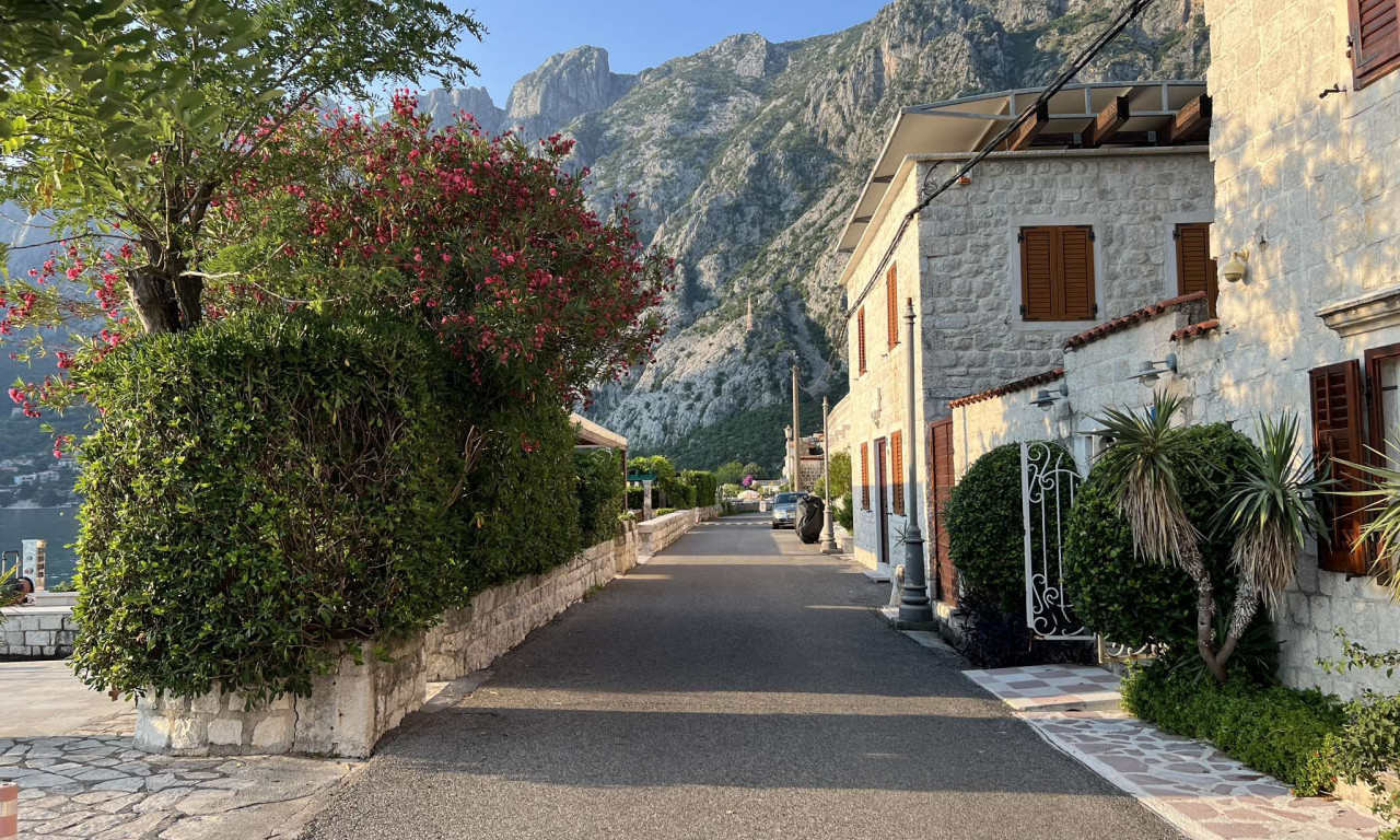 Nestvarno lepa Ljuta u srcu Boke Kotorske: Kamene kuće od po pola MILIONA EVRA! Kažu da je jednu pazario i Đoković...