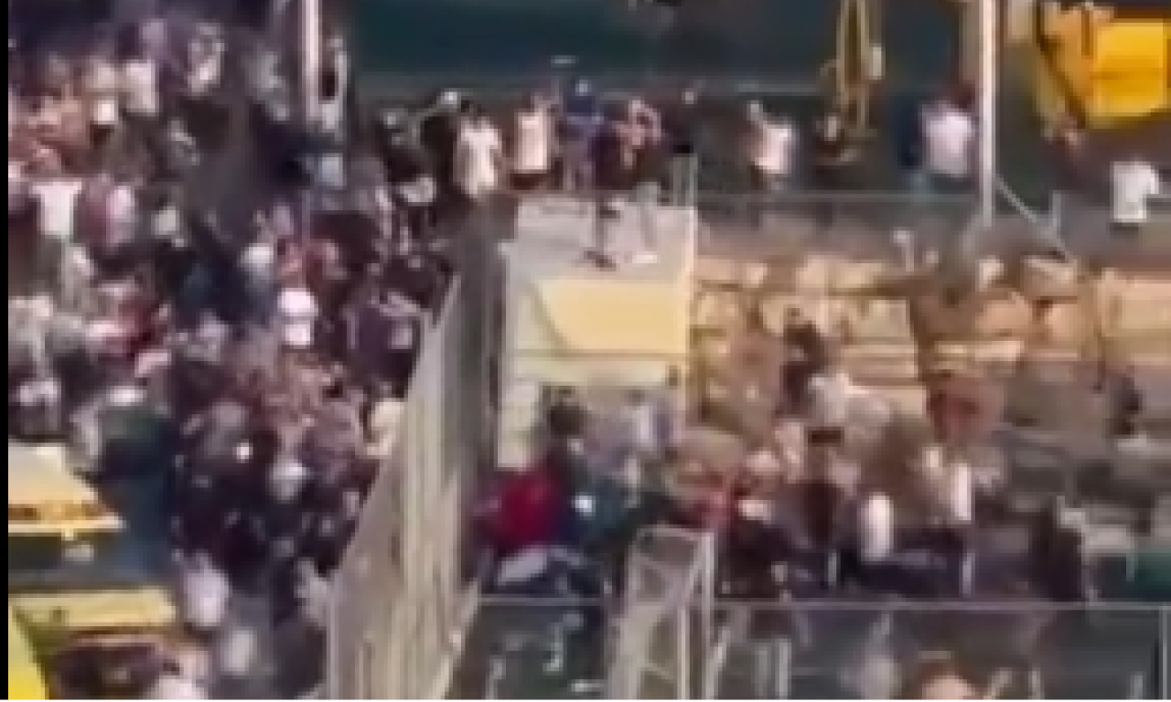 Deca mrtva, ljudi vrište i trče: Ovo je trenutak udara rakete na fudbalski teren (VIDEO)