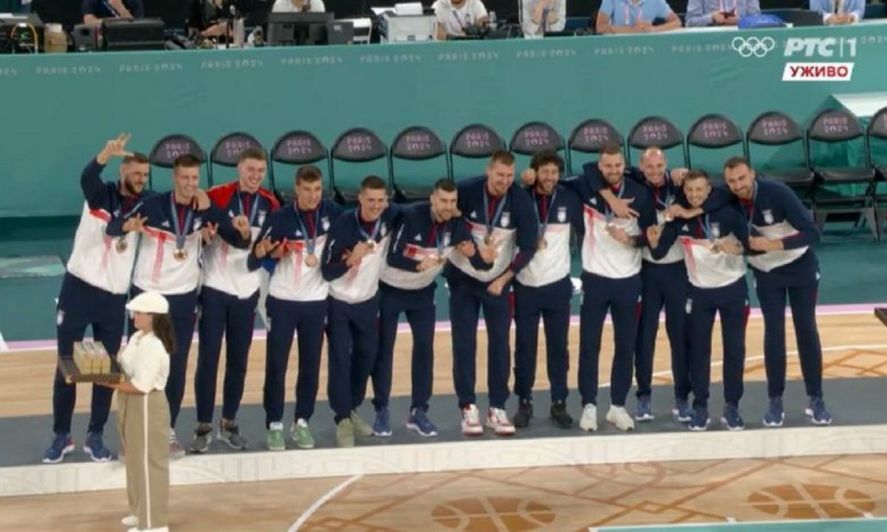 OVO JE SLIKA ZA VEČNOST: Košarkaši Srbije primili bronzane medalje na Olimpijskim igrama!