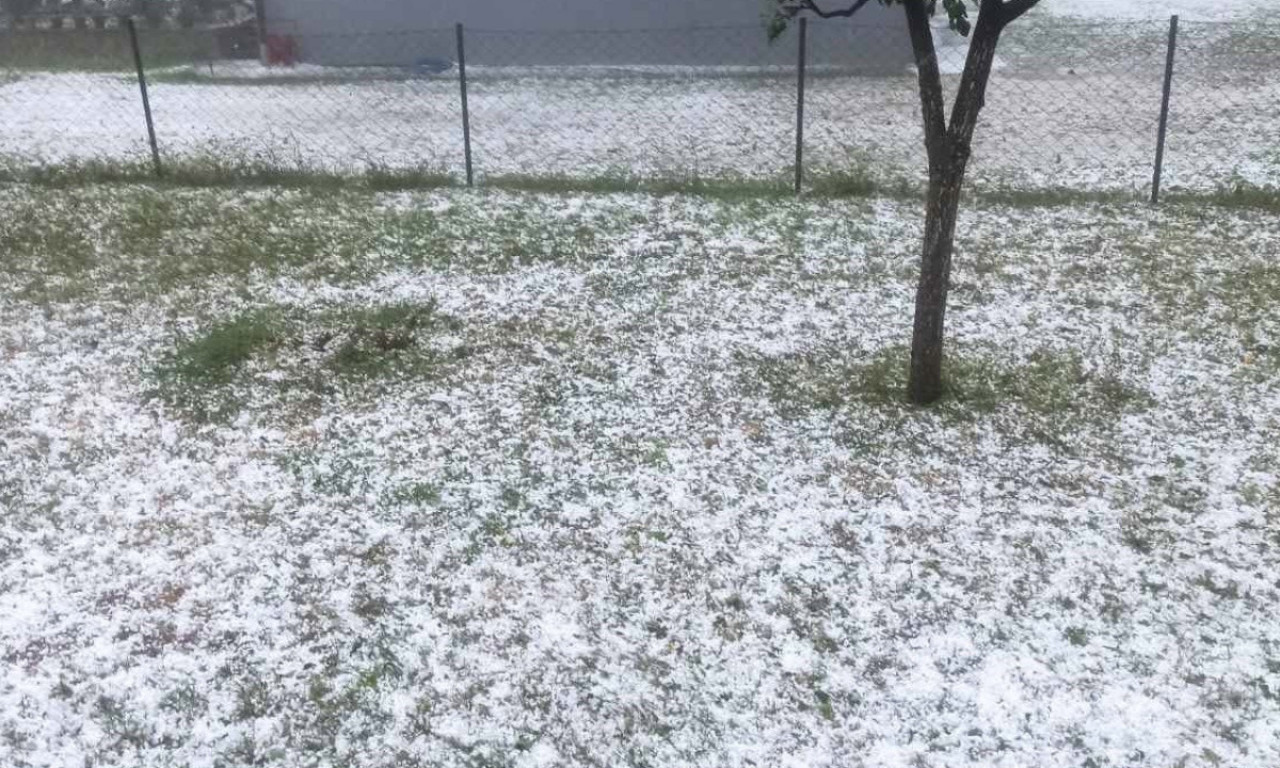 ZABELELO SE KAO USRED ZIME! Snažno NEVREME praćeno GRADOM zahvatilo delove Prijepolja (FOTO)