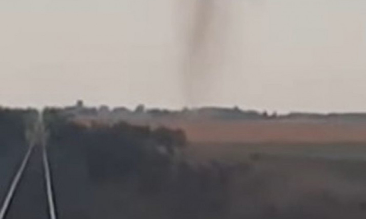 TORNADO KOD SUBOTICE? "Pustinjski đavo" tutnji, snimljeno kako se sve više diže sa zemlje! (VIDEO)