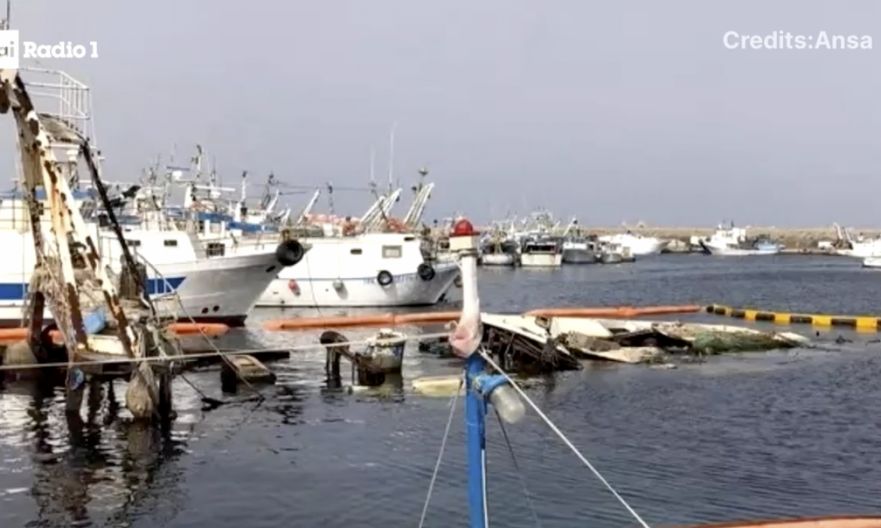 DRAMA KOD PALERMA! Potonuo BROD i povukao sa sobom SEDAM OSOBA, majka sa bebom izbegla smrt - traga se za PREŽIVELIMA