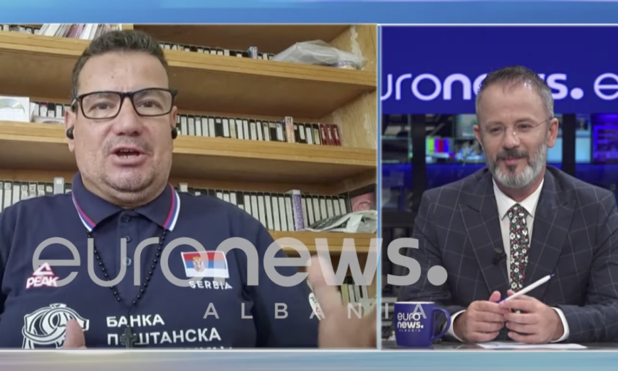 ŠOK NA ALBANSKOJ TELEVIZIJI! Novinar dobija PRETNJE SMRĆU zbog uključivanja u UŽIVO PROGRAM u dresu SRBIJE (VIDEO)