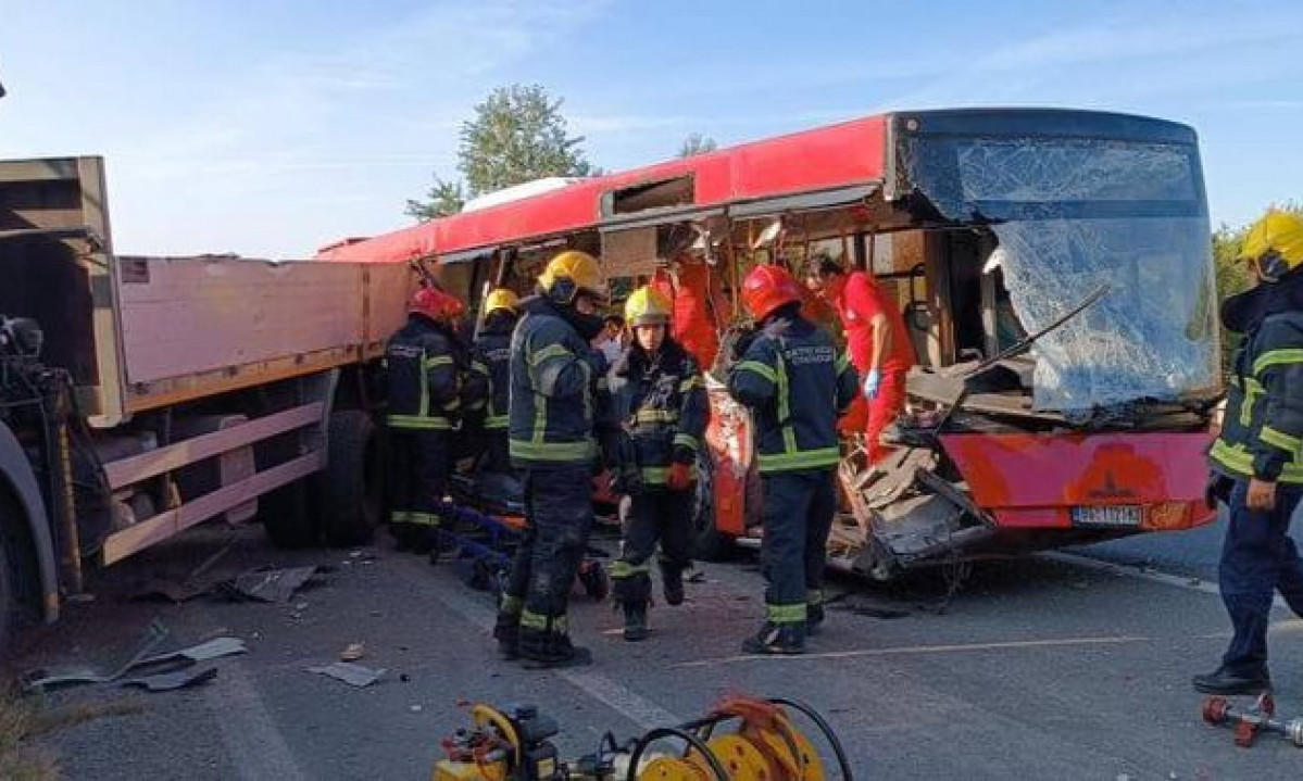 Najnoviji DETALJI TEŠKE NESREĆE kod Umke: Biće UHAPŠEN VOZAČ AUTOBUSA, obojica testirani na alkohol i "supstance"