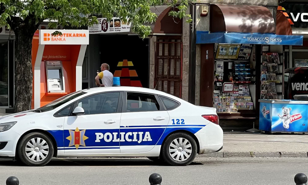 PUCNJAVA NA KRUŽNOM TOKU Maskirani napadači osuli paljbu na automobil