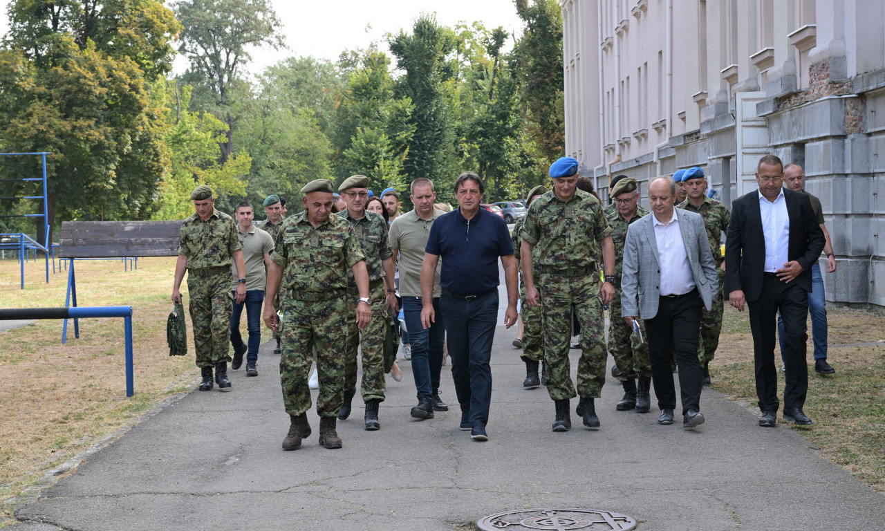 Gašić prisustvovao početku radova u KASARNI "DEDINJE": Rekonstruiše se objekat oštećen tokom NATO agresije (VIDEO)