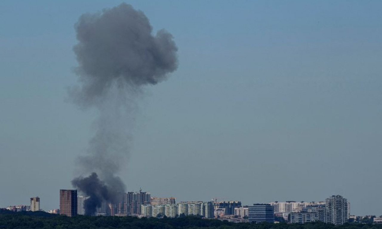 VAZDUŠNA UZBUNA U KIJEVU: Odjekuju eksplozije, PVO reaguje, gađa dronove!