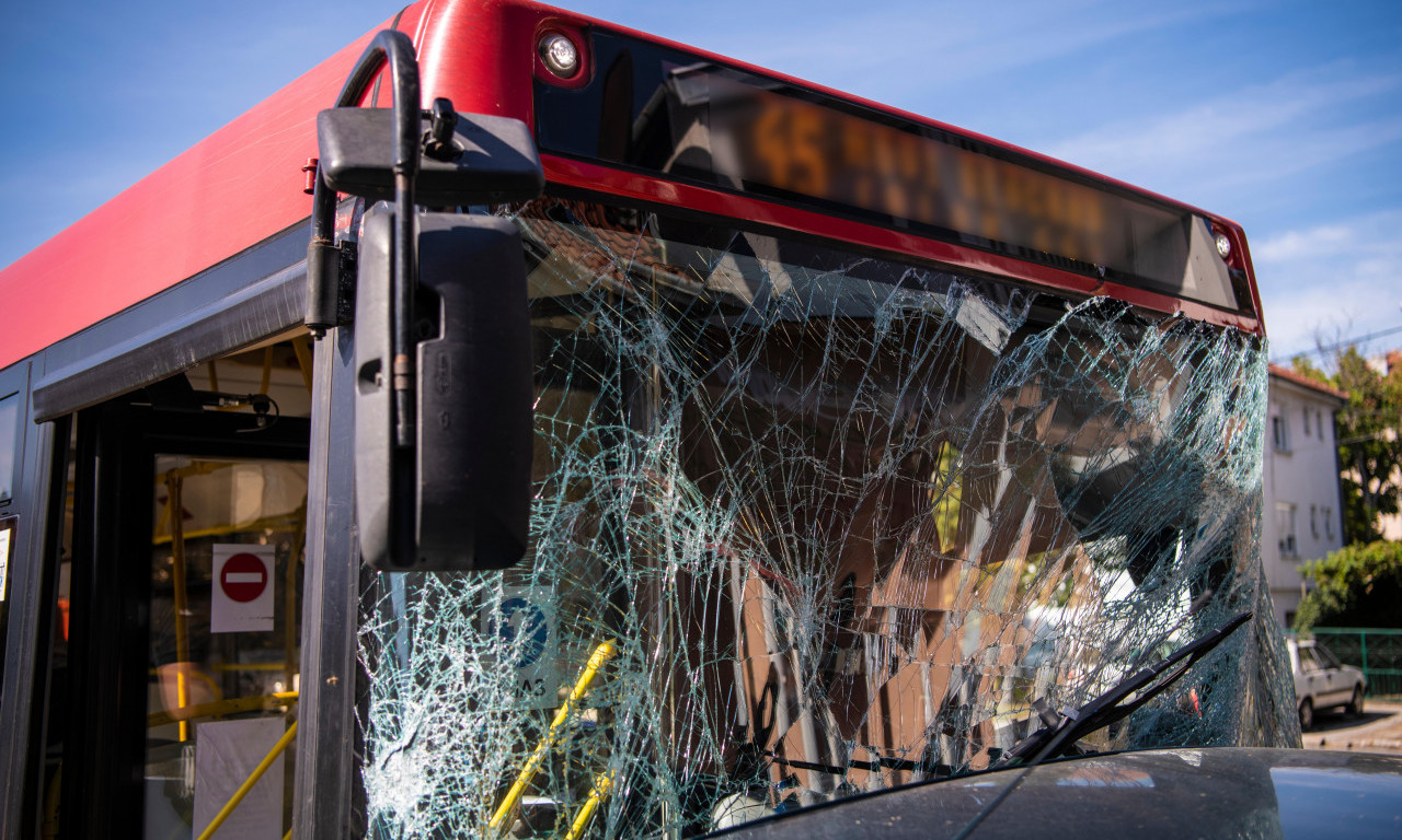 Najmanje 12 osoba povređeno u sudaru 2 autobusa u Beogradu: Dva lica imaju teže POVREDE