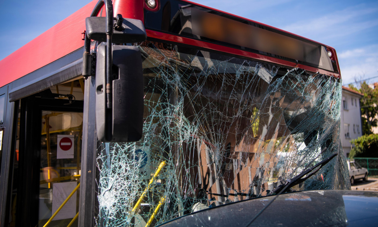 JEZIV PRIZOR NA BELIM VODAMA: U sudaru DVA AUTOBUSA više ljudi povređeno, srča na sve strane, Vodovodska blokirana!