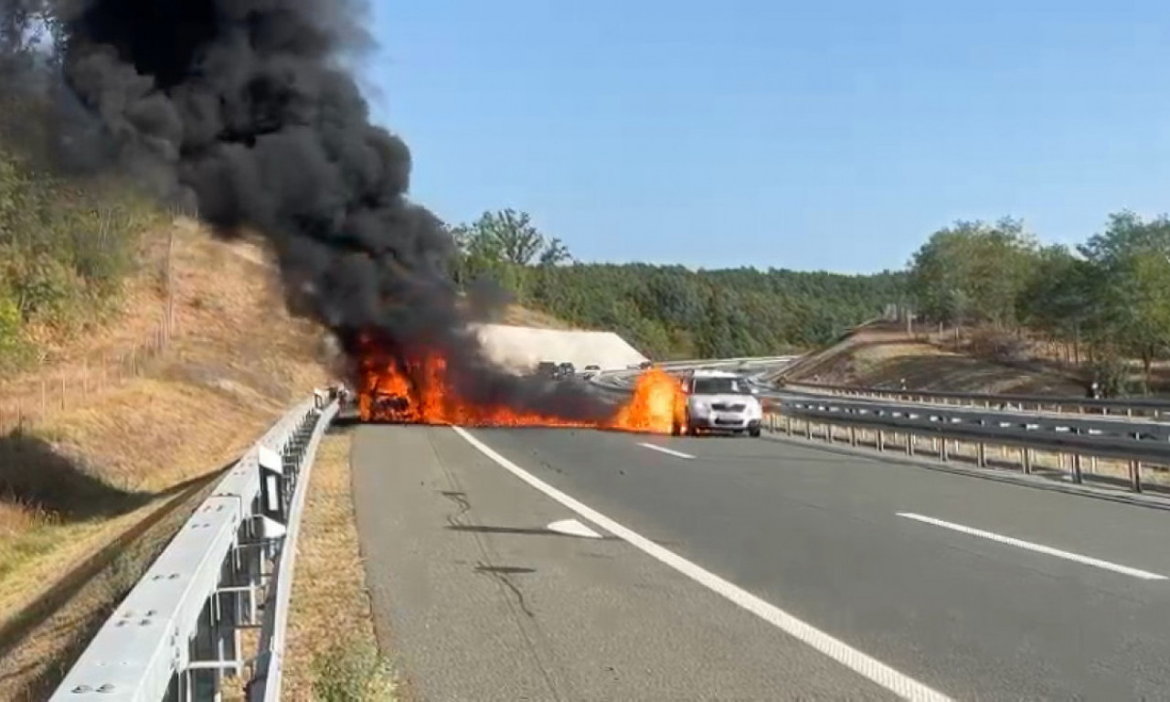 Na auto-putu “Miloš Veliki” gori automobil! Vatra ide ka KOLOVOZU, pa se stvaraju gužve