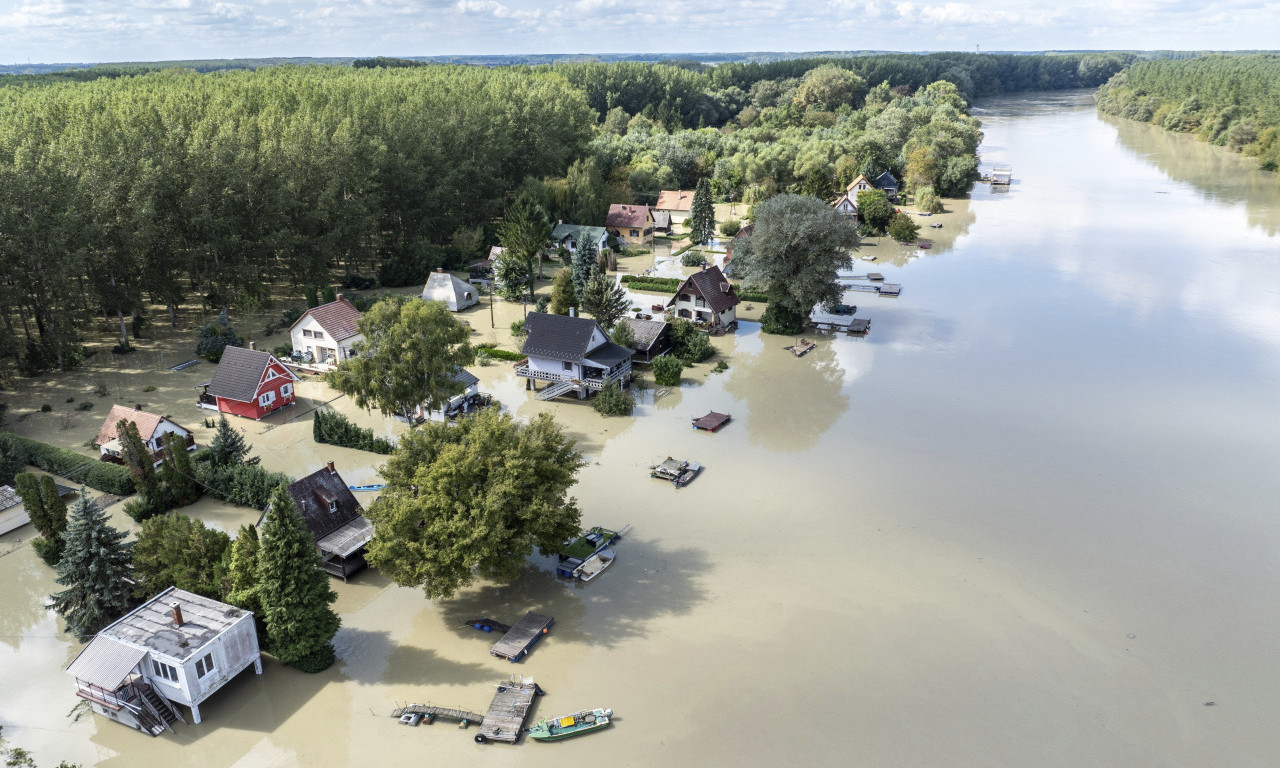 POPLAVE PRAVE HAOS I U ITALIJI: U ovim regijama proglašeno VANREDNO STANJE!