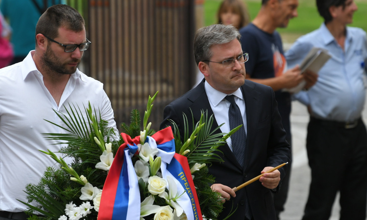 SAHRANJENA RADMILA ŽIVKOVIĆ! Predsednik Vučić poslao VENAC sa emotivnom porukom (FOTO)