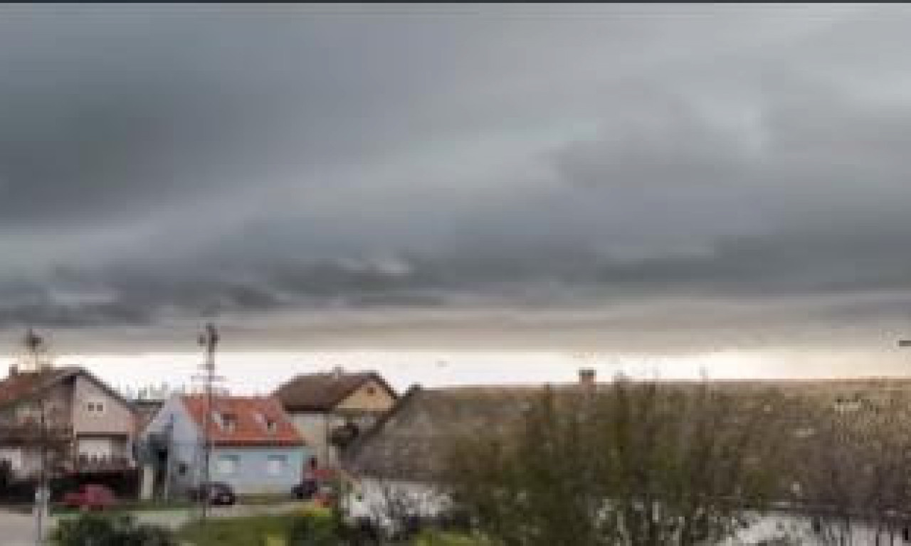 NEVREME STIGLO U SRBIJU! Pao grad veličine oraha, crni oblaci dolaze sa svih strana (FOTO/VIDEO)