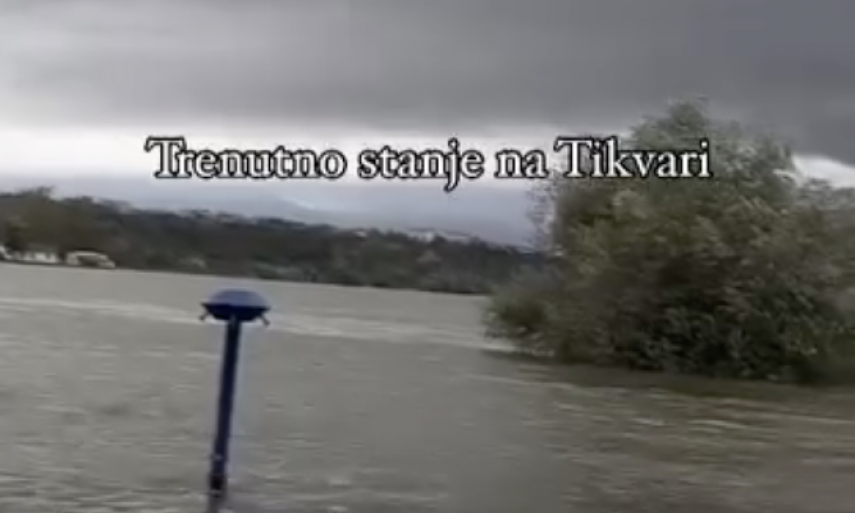 ALARMANTNO U BAČKOJ PALANCI! Dunav POPLAVIO poznati park, pod vodom i drveće (VIDEO)