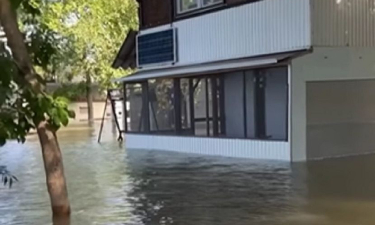 DUNAV POPLAVIO CELO NASELJE U SOMBORU: Prozori kuća vire iz vode, neverovatni snimci!