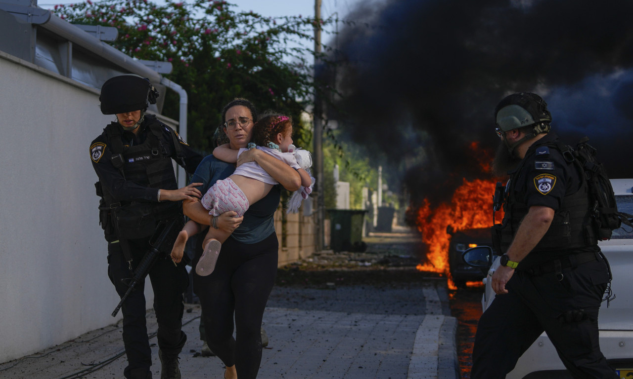 OTVORENA PANDORINA KUTIJA! Izrael napao džamiju i školu u Gazi, raste broj MRTVIH CIVILA