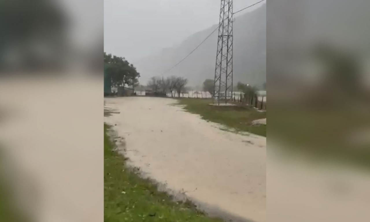 Poplave odnele MOSTOVE na severu Crne Gore: Evakuisani turisti, a MEŠTANI...