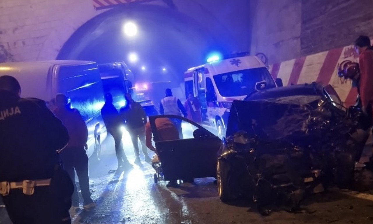 Teška nesreća nadomak Lučana! Posle sudara automobila i kombija vatrogasci SEKLI VOZILO da izvuku povređene!