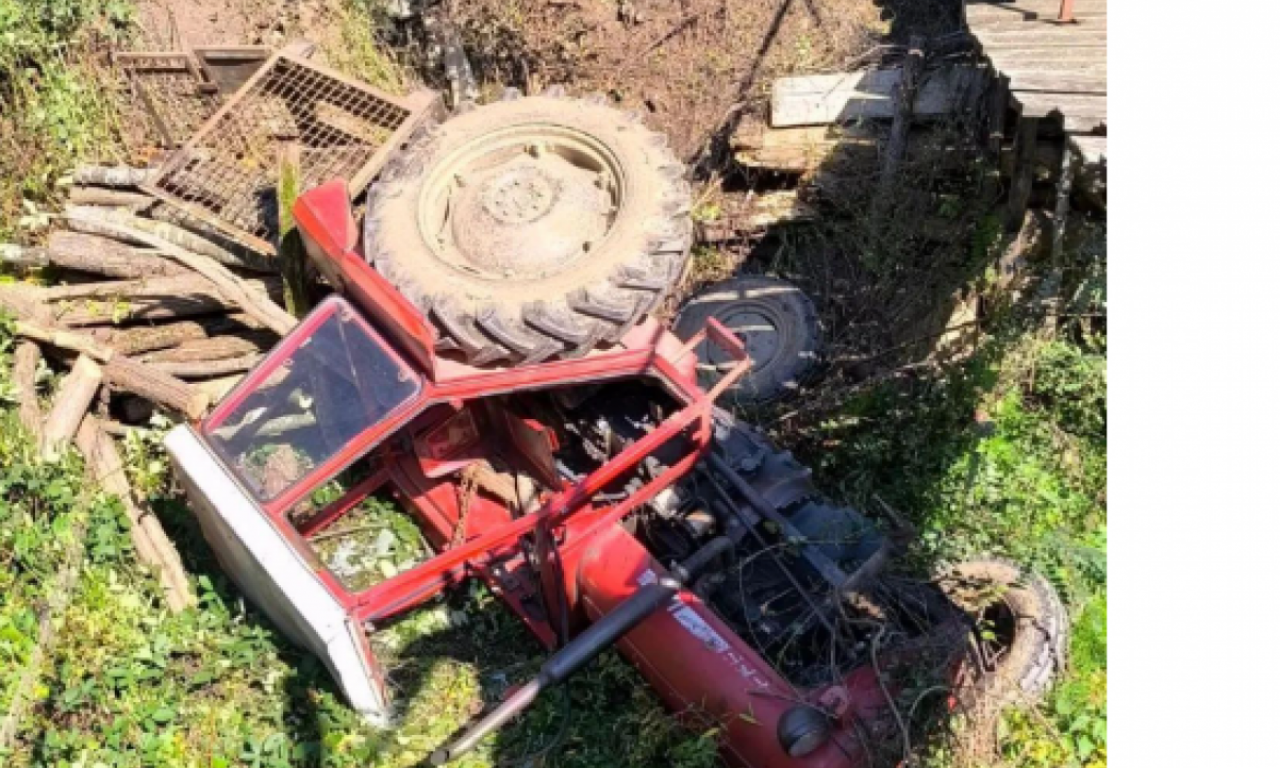 PRETICAO GA AUTOMOBIL, PA ZAVRŠIO U JARKU! Teško povređen traktorista