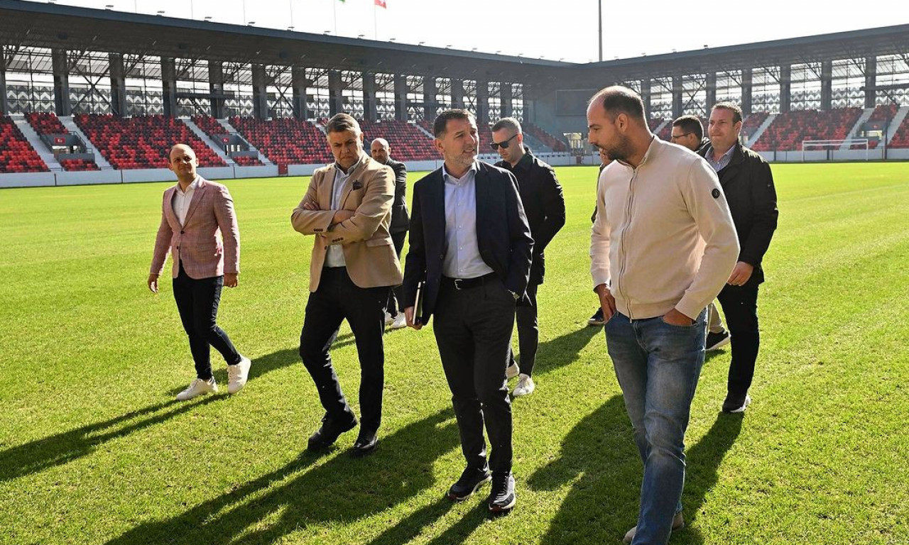 DRŽAVA GRADI STADIONE, NEĆEMO DOZVOLITI JAVAŠLUK: Branko Radujko u inspekciji u Leskovcu