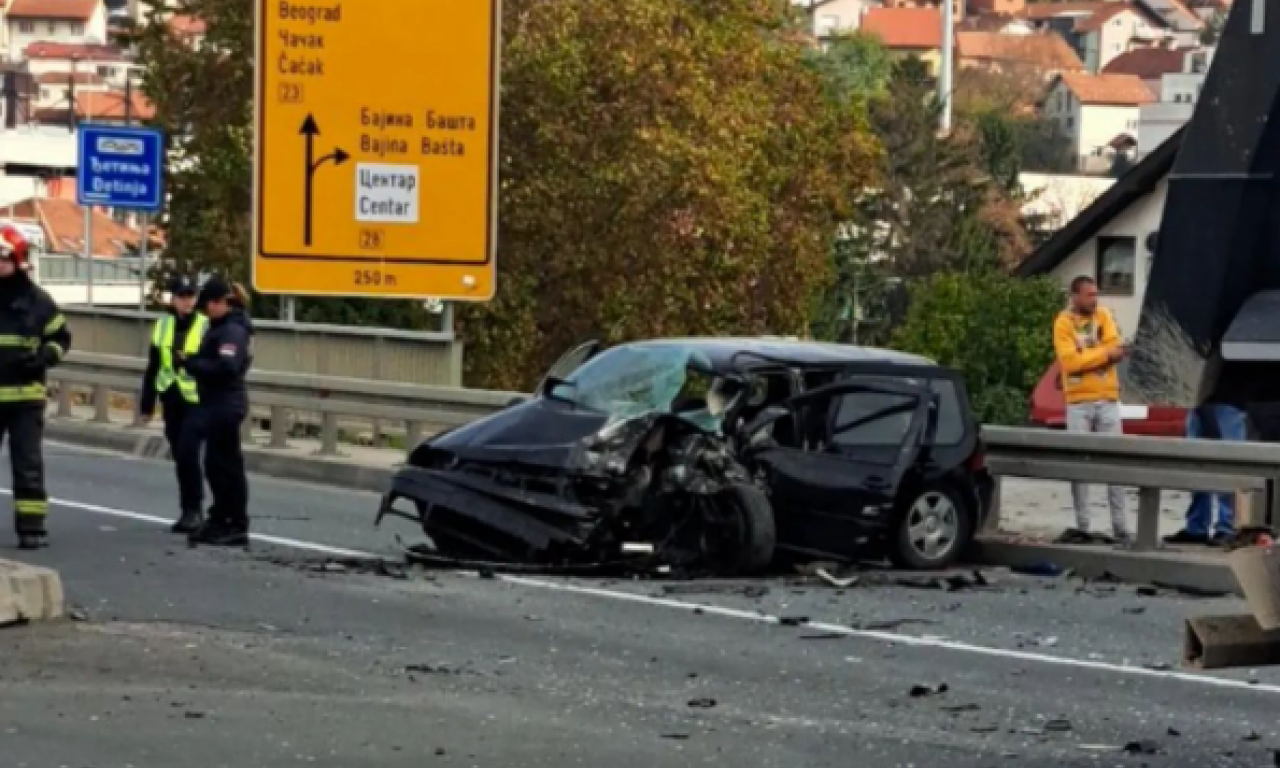 Jezive scene na putu: AUTOMOBIL potpuno SMRSKAN, stvaraju se OGROMNE GUŽVE