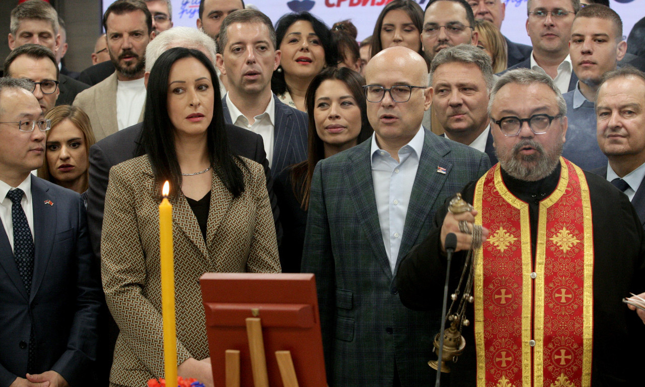 "BORIMO SE ZA VERU!" DIRLJIVE REČI premijera Vučevića na Sveta Petku (FOTO)