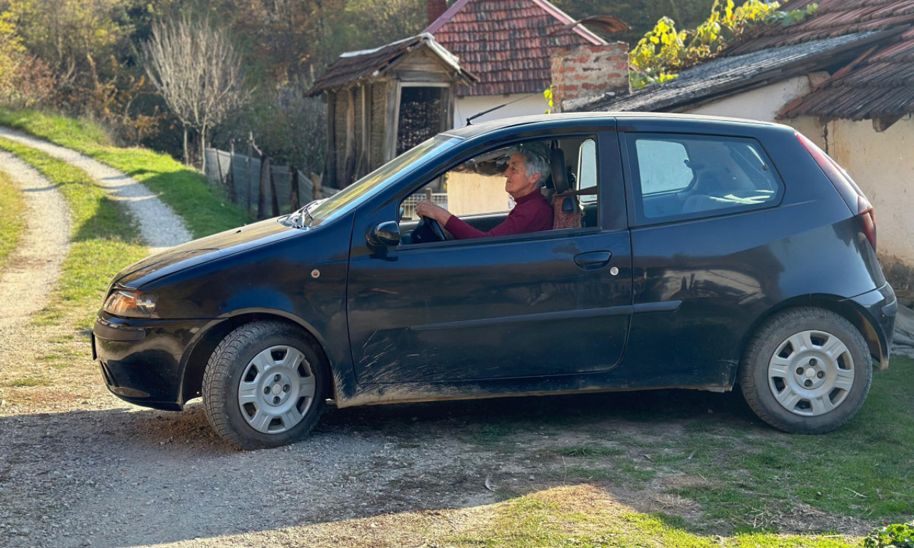 BABA ZORKA JE ČUDO OD ŽENE: Položila vozački ispit u 71. godini, sada ne izlazi iz svog "punta"