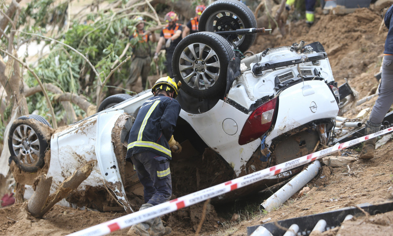 VIŠE OD 200 MRTVIH U POPLAVAMA U ŠPANIJI! Za nestalima se i dalje traga (FOTO)